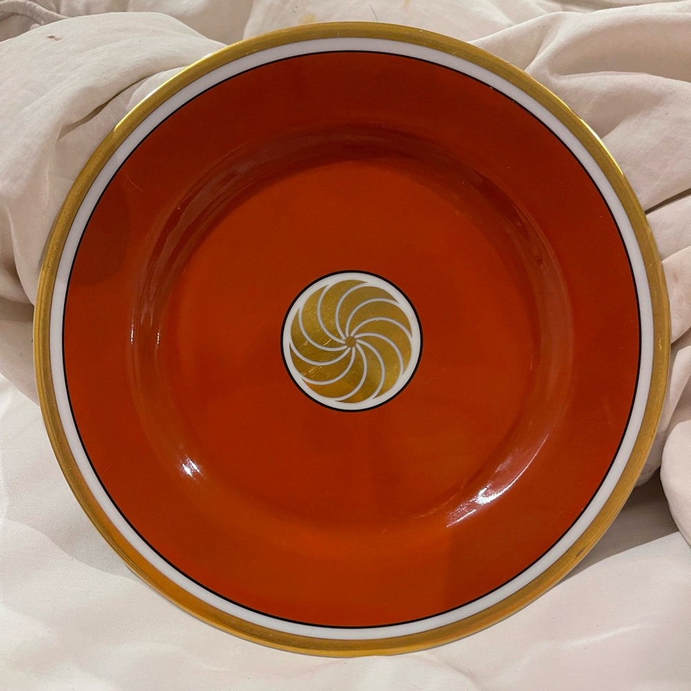 Fitz & Floyd, 1976 Medallion d'Or Orange, Rust, Center Medallion, Gold Trim 6.5”